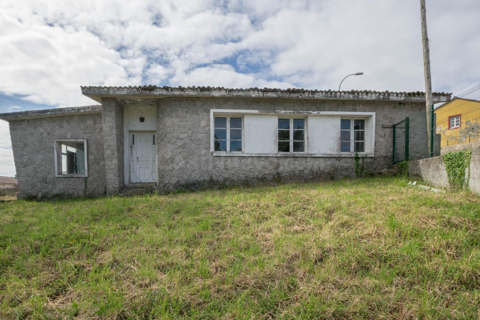 Casa con capilla para reformar en hermosa parcela de Brexo L - foto 2
