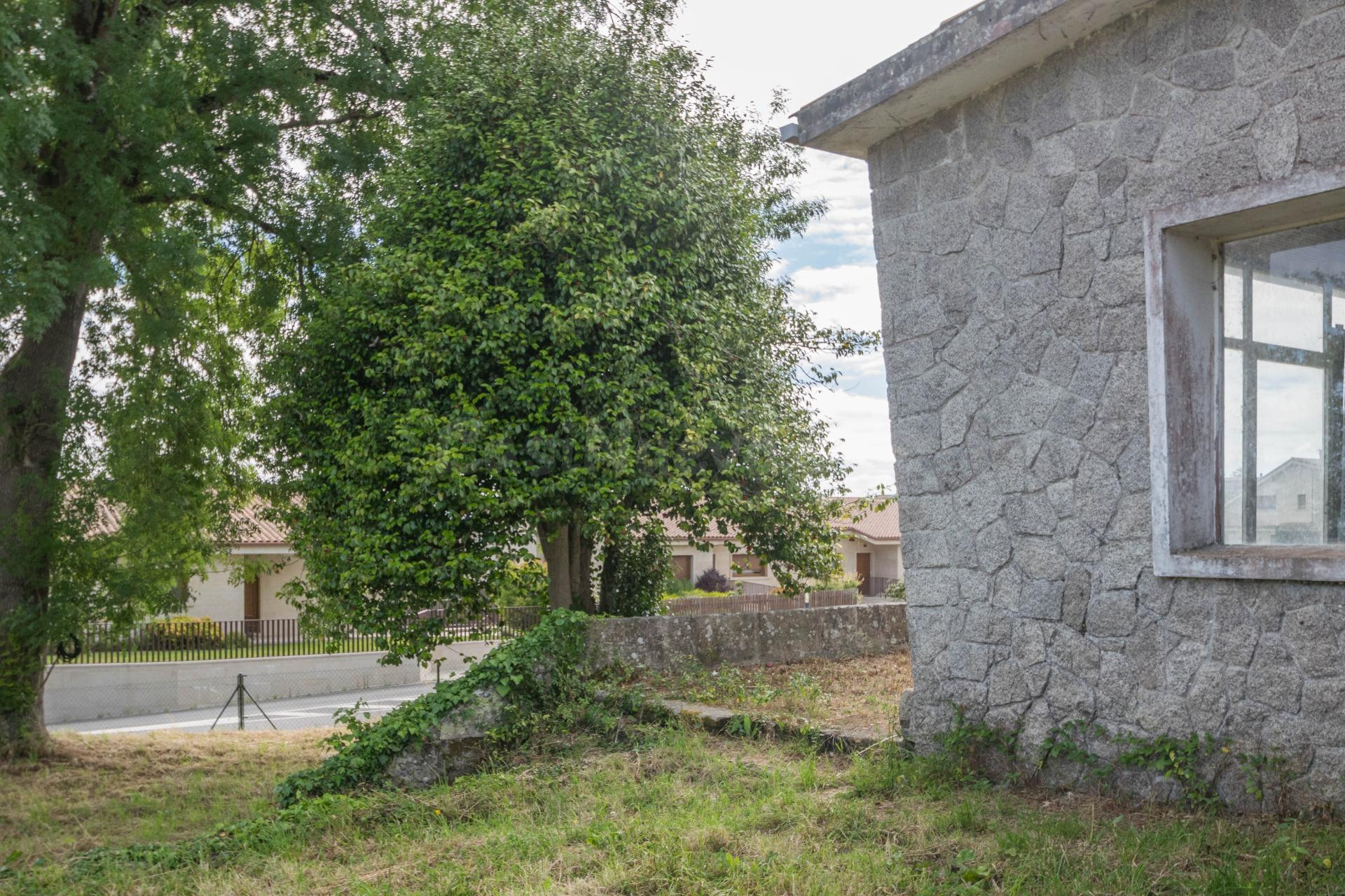 Casa con capilla para reformar en hermosa parcela de Brexo L - foto 3