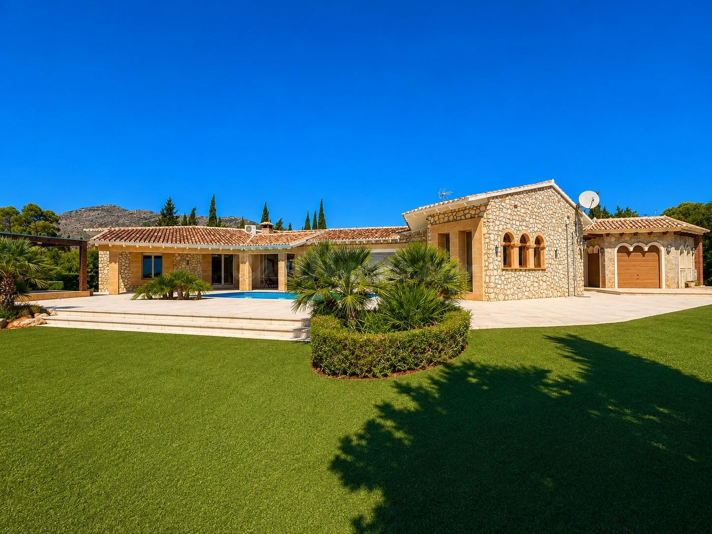 Exclusiva finca con piscina y apartamento de invitados en Benimallunt, Benissa
