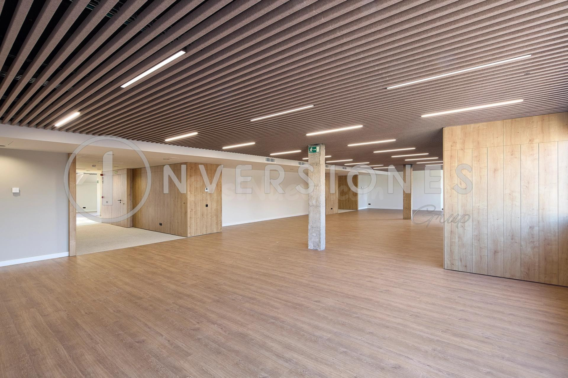 Oficina recientemente remodelada en alquiler en Rambla Catalunya