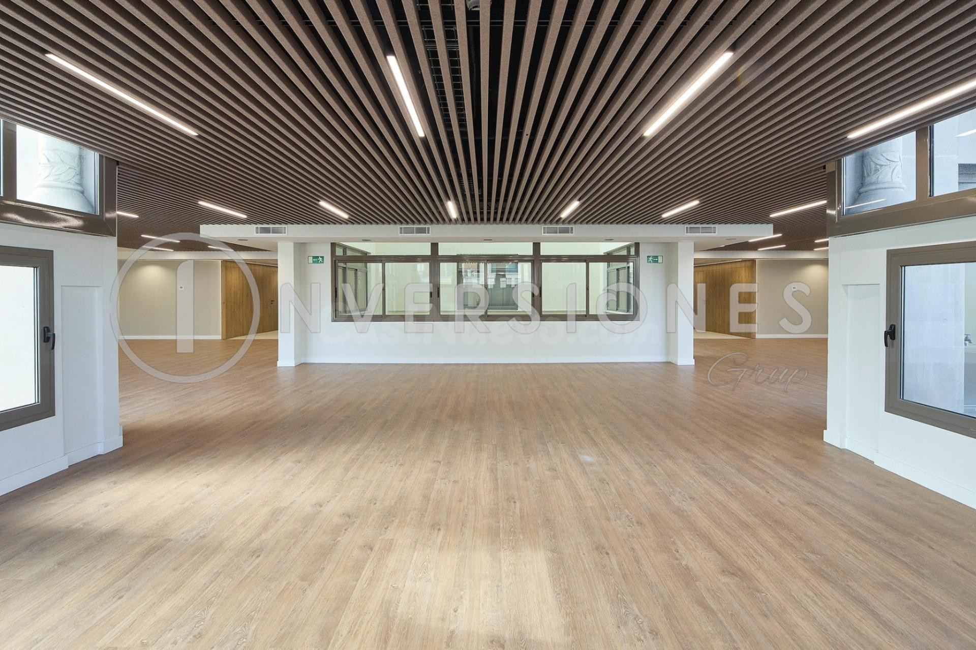 Oficina recientemente remodelada en alquiler en Rambla Catalunya