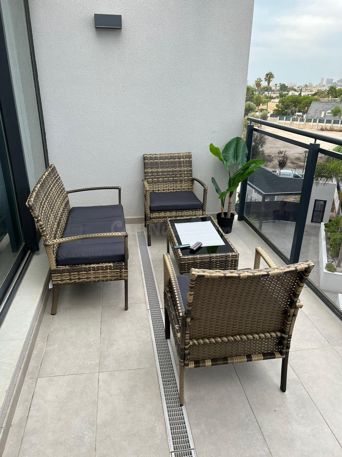 ALQUILER DE LARGA ESTANCIA EN ALICANTE | NUEVA CONSTRUCCIÓN CON PISCINA, TERRAZA Y PARKING