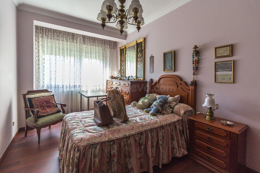 ¡Amplio Piso Reformado en el Corazón de Mugardos! ✨ - foto 5