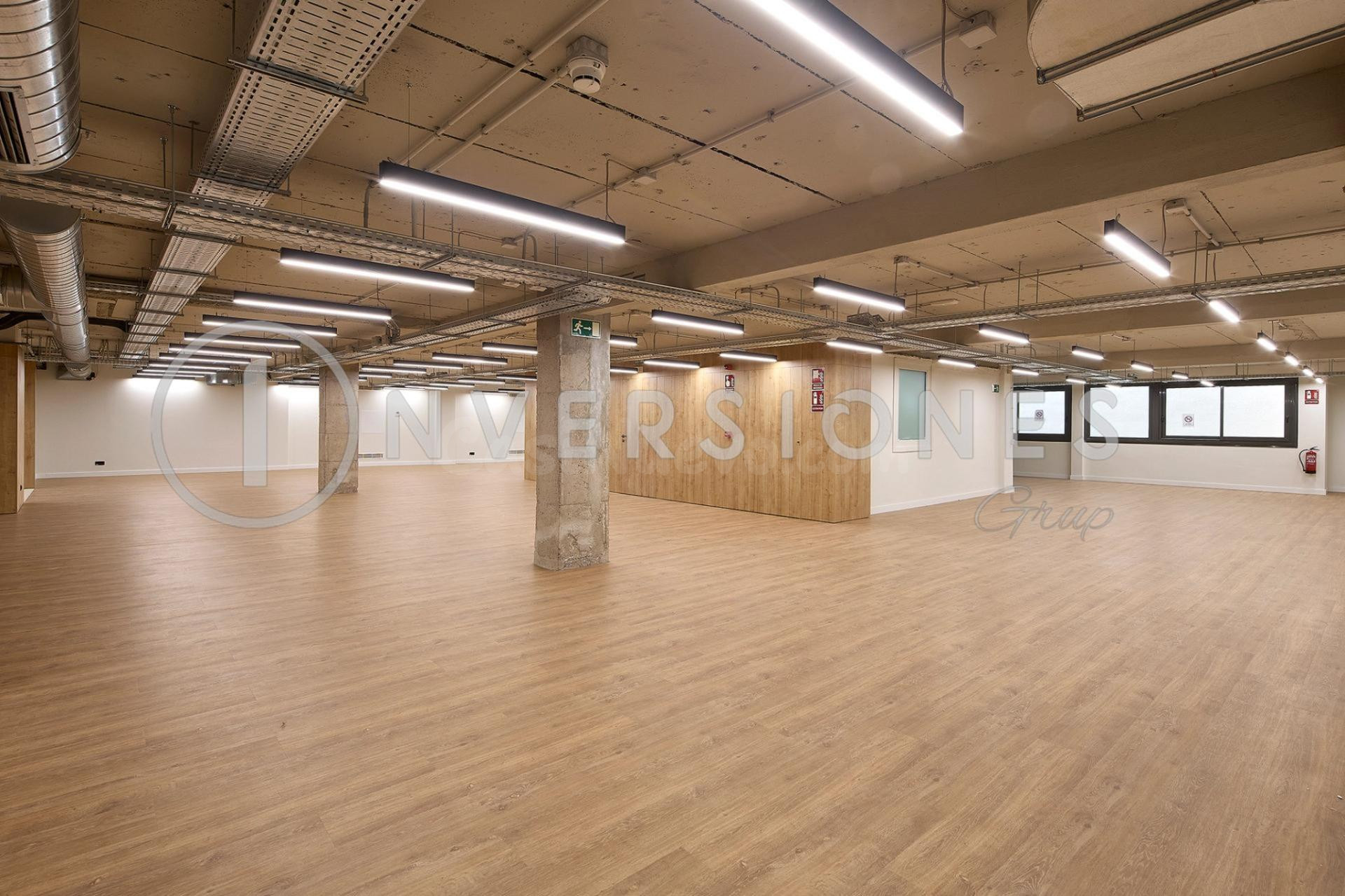 Oficina recientemente remodelada en alquiler en Rambla Catalunya
