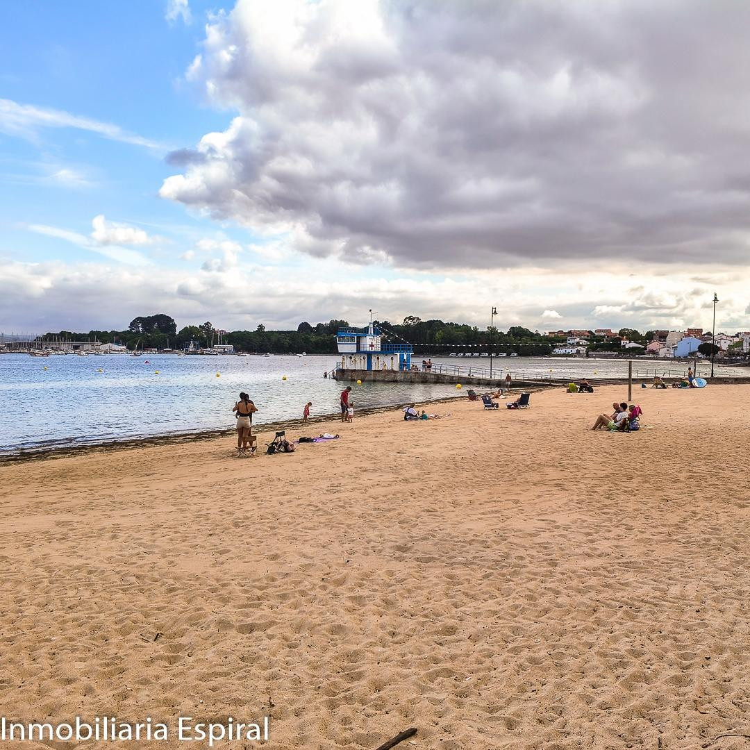 Amplio Local Comercial en Playa de Ares .