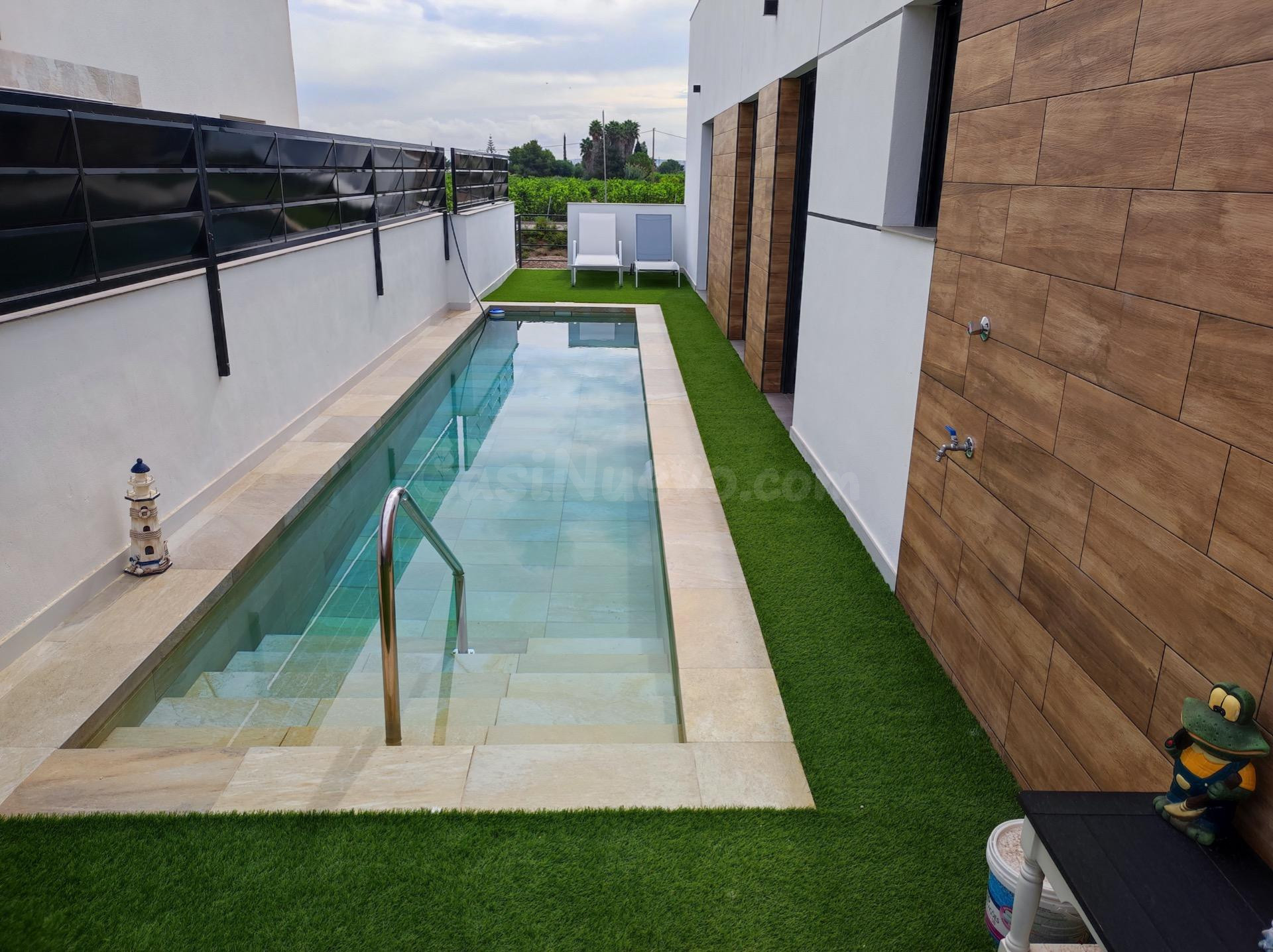 CHALET PAREADO CON PISCINA PRIVADA - ZONA DAYA NUEVA -