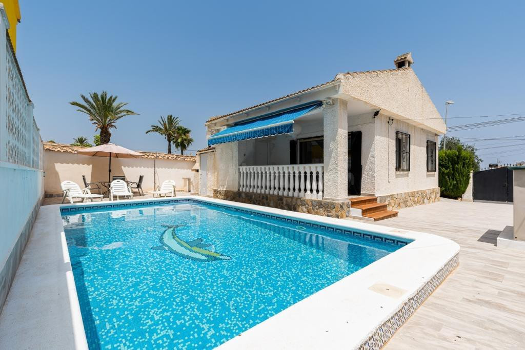 FANTÁSTICO CHALET CON PISCINA PRIVADA Y LICENCIA TURÍSTICA - ZONA LOS BALCONES -