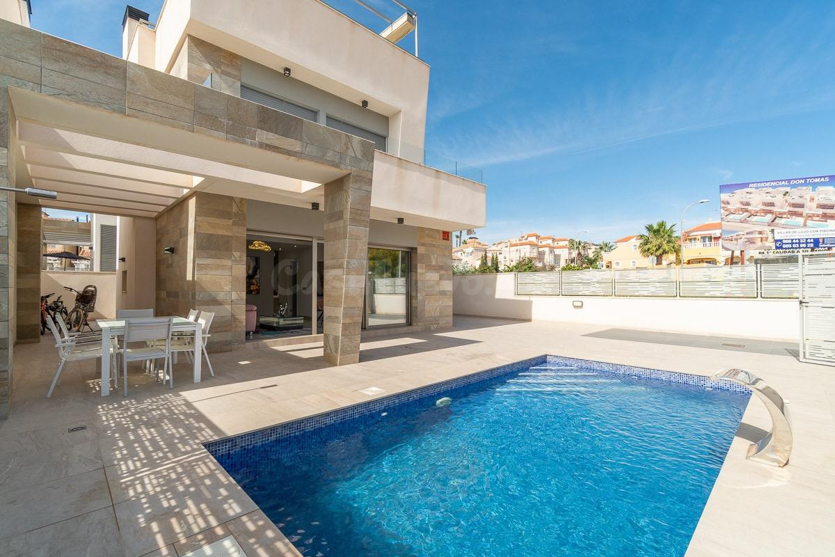 CHALET CON PISCINA PRIVADA  - ZONA EL GALÁN, SAL MIGUEL DE SALINAS -