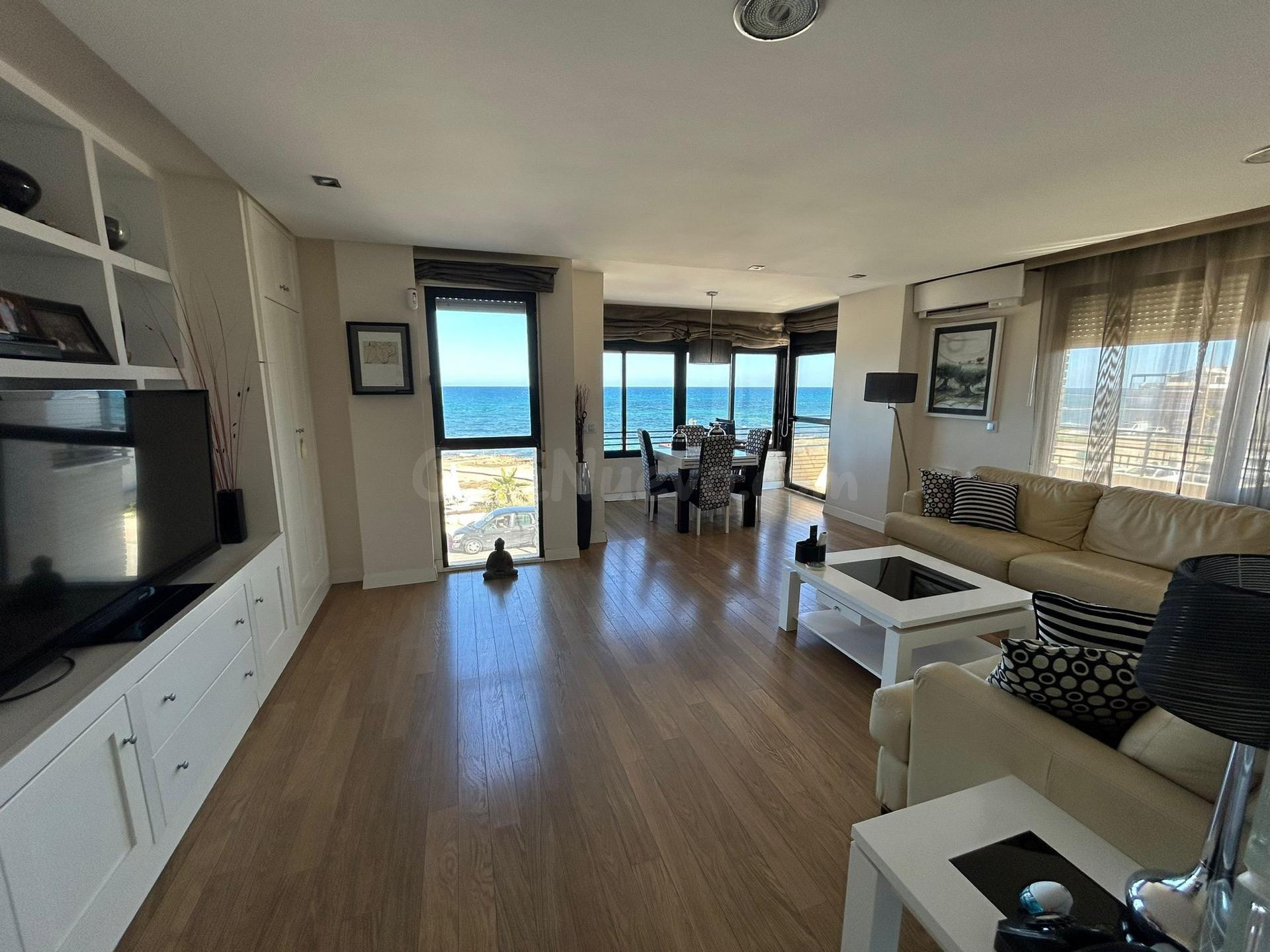 APARTAMENTO DE 2 DORMITORIOS EN PRIMERA LÍNEA DE MAR AZUL, LA VELETA - ZONA TORREVIEJA -