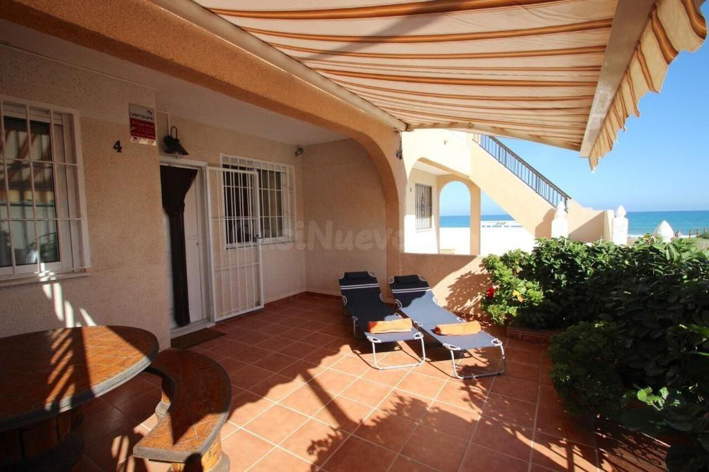 BUNGALOW EN PLANTA BAJA DE 3 DORMITORIOS EN PRIMERA LINEA DE LA MATA - TORREVIEJA -