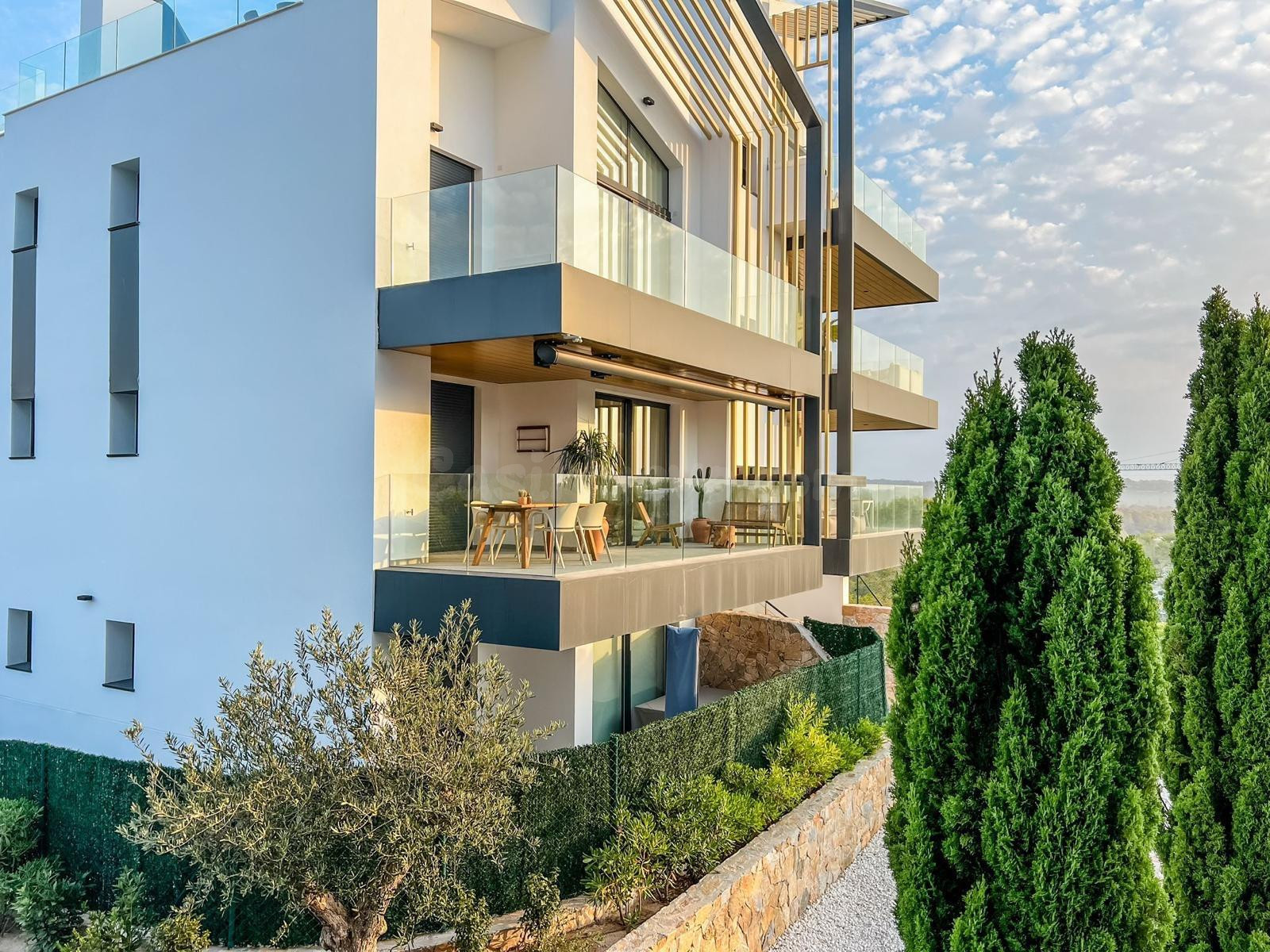 APARTAMENTO DE 2 DORMITORIOS EN LA EXCLUSIVA ZONA DE 'LAS COLINAS GOLF' - ORIHUELA COSTA