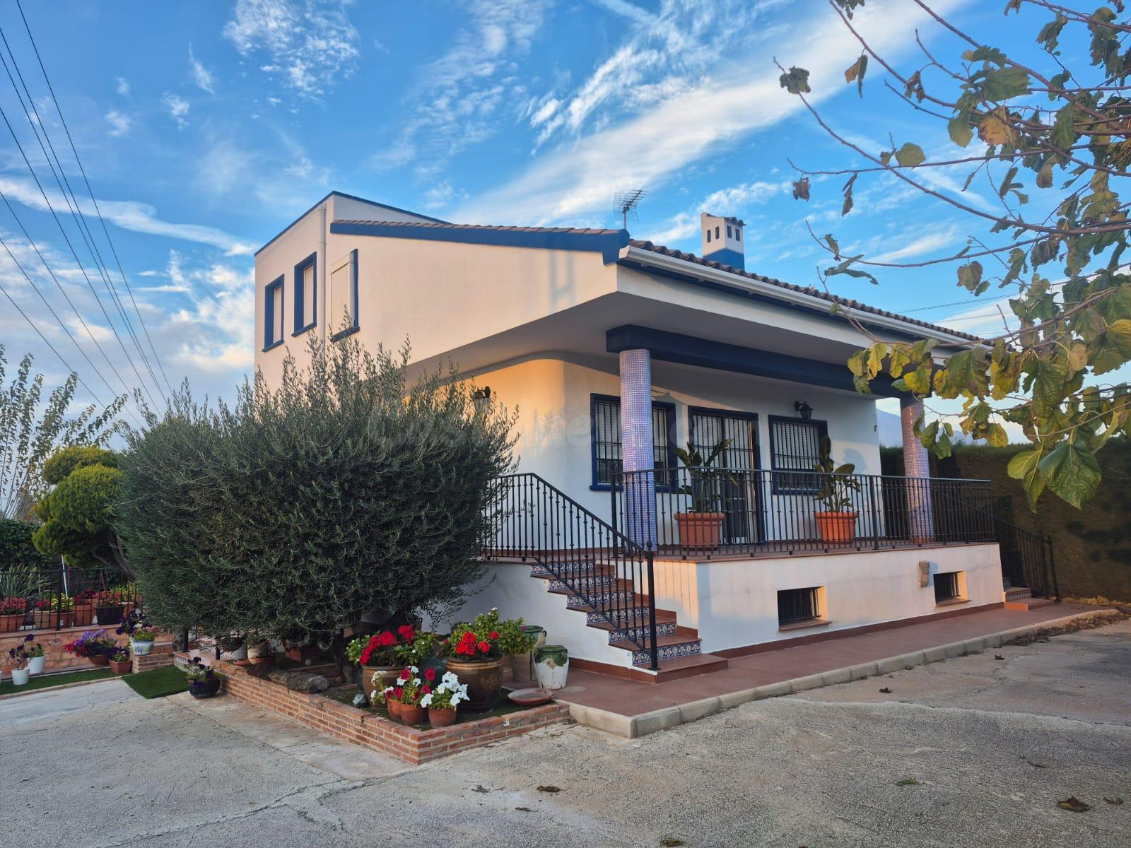 CASA DE CAMPO DE 3 DORMITORIOS SOBRE PARCELA DE MÁS DE 3.000 M2 - ZONA ORIHUELA
