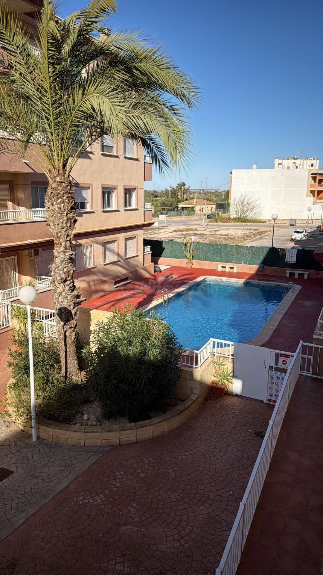 APARTAMENTO DE 2 DORMITORIOS CON PISCINA COMUNITARIA - ZONA ALGORFA -