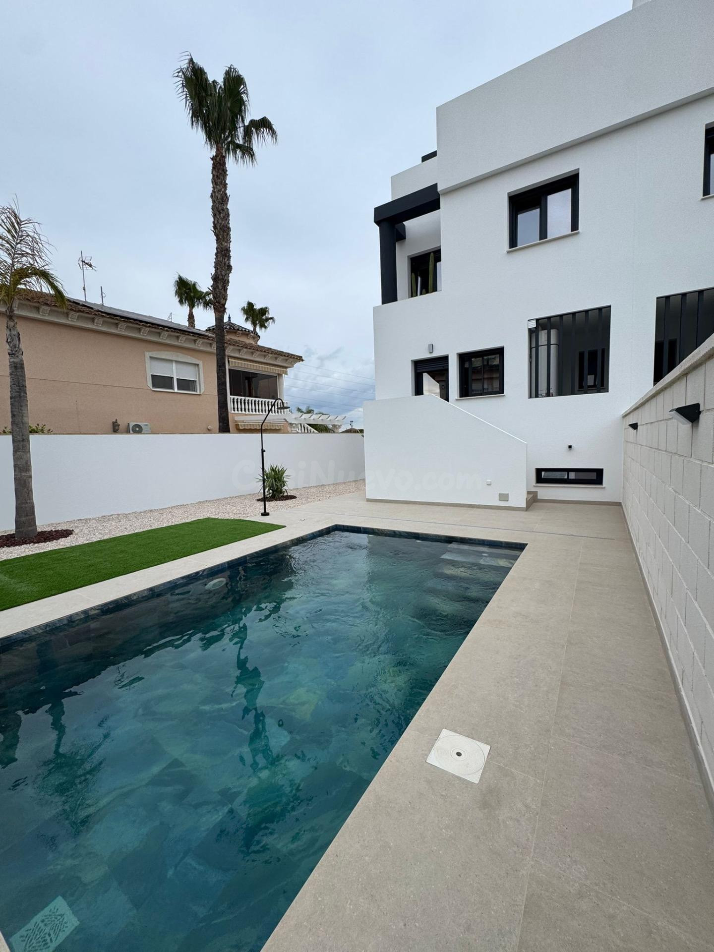 CHALET INDEPENDIENTE DE 3 DORMITORIOS CON PISCINA Y SOLÁRIUM PRIVADO - ZONA BENFERRI -