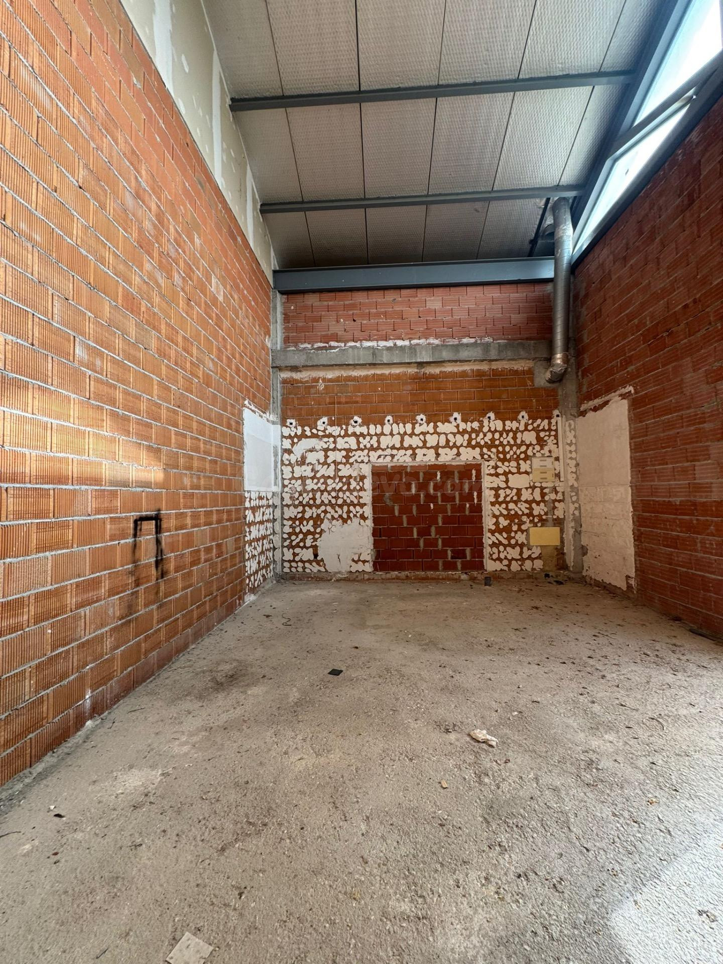 LOCAL COMERCIAL EN VENTA EN LA FINCA GOLF RESORT - ZONA ALGO