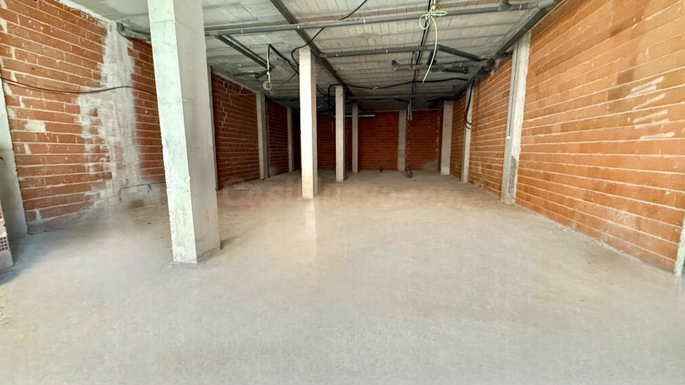 LOCAL COMERCIAL DE 220 M2 CERCA DEL MAR - ZONA TORREVIEJA -