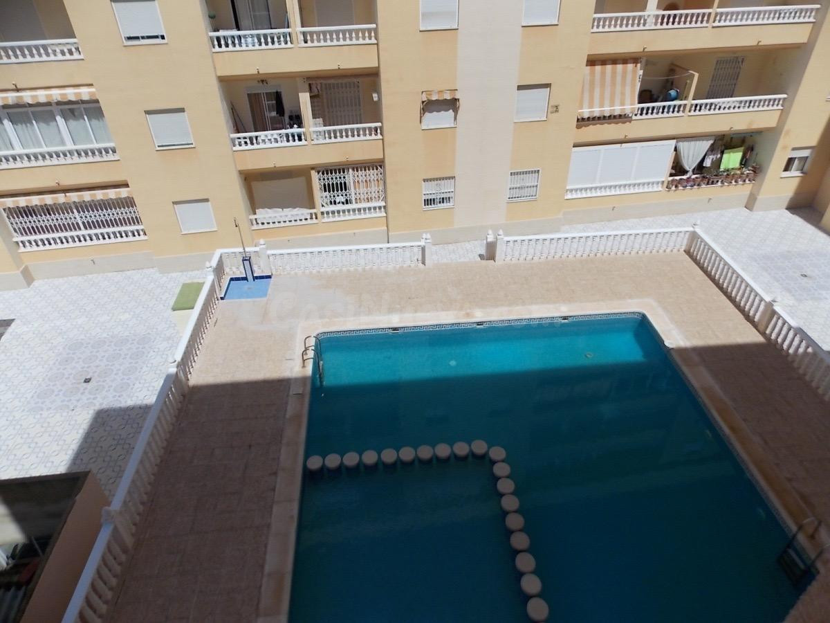 APARTAMENTO DE 2 DORMITORIOS CON PISCINA COMUNITARIA - ZONA TORREVIEJA -