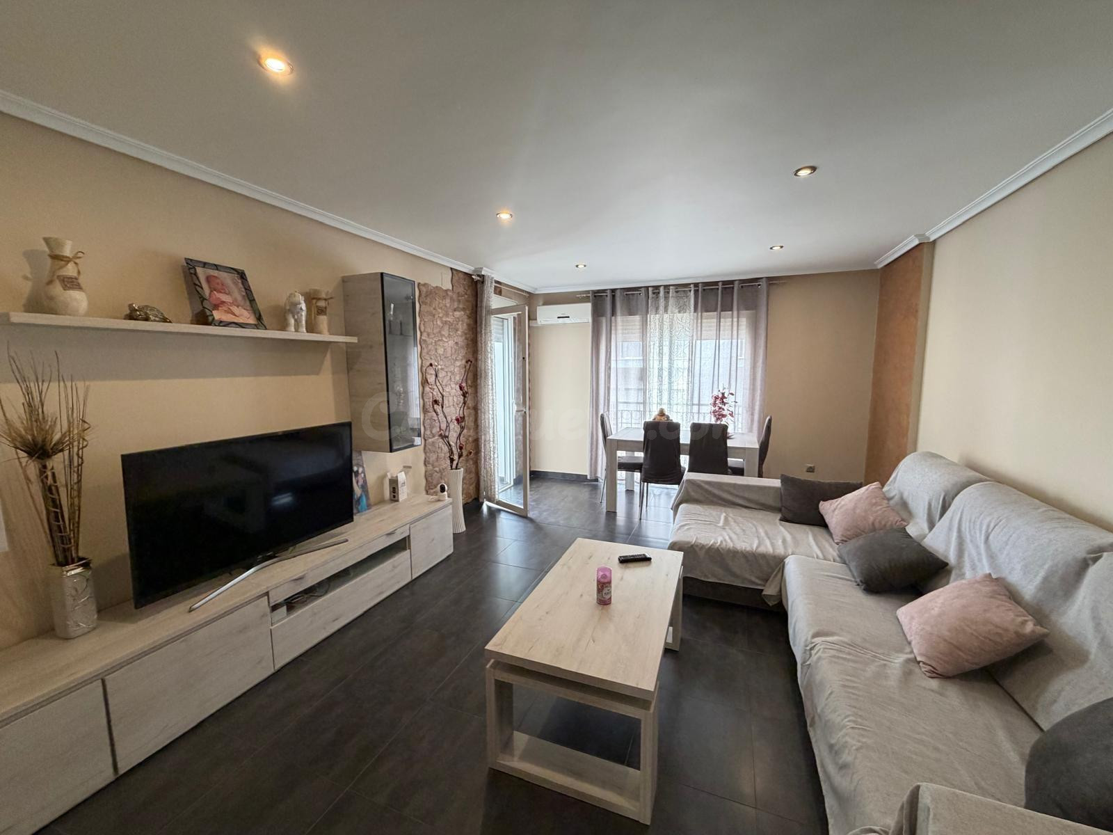 AMPLIO PISO DE 3 DORMITORIOS CON AMPLIA TERRAZA - ZONA BENIEL -