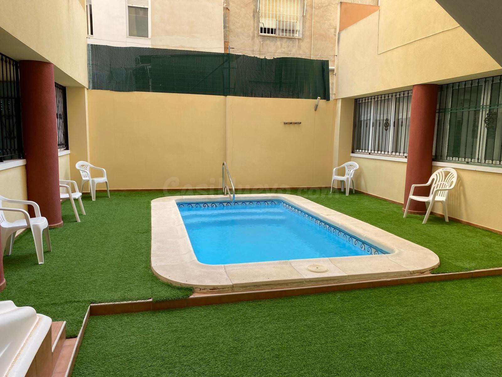 PLANTA BAJA DE 2 DORMITORIOS CON PISCINA COMUNITARIA Y A 250 METROS DE LA PLAYA DEL CURA - ZONA TORREVIEJA -