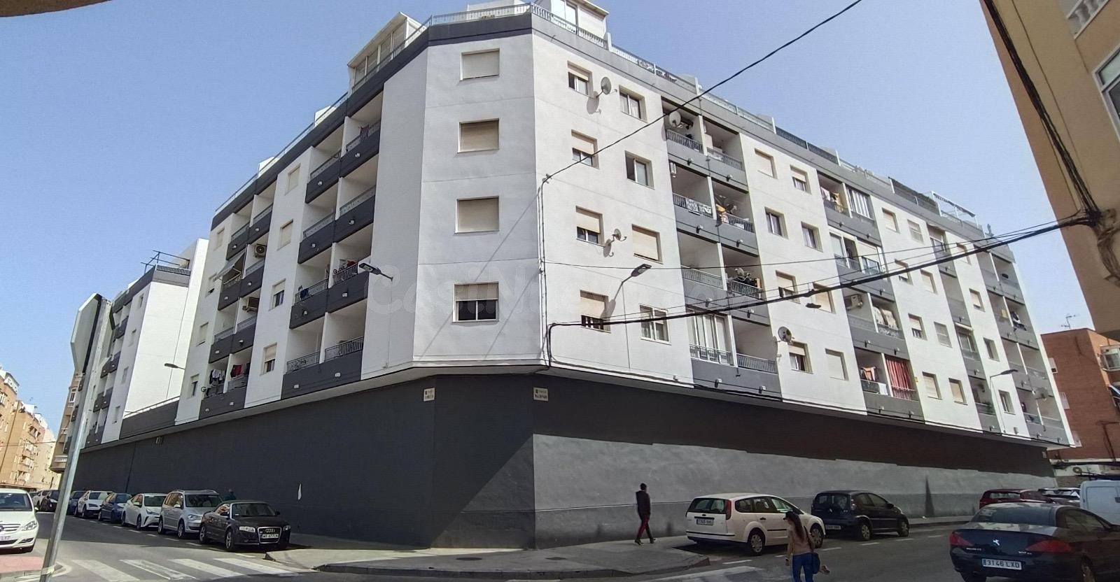 APARTAMENTO DE 2 DORMITORIOS CON PISCINA COMUNITARIA - ZONA TORREVIEJA -