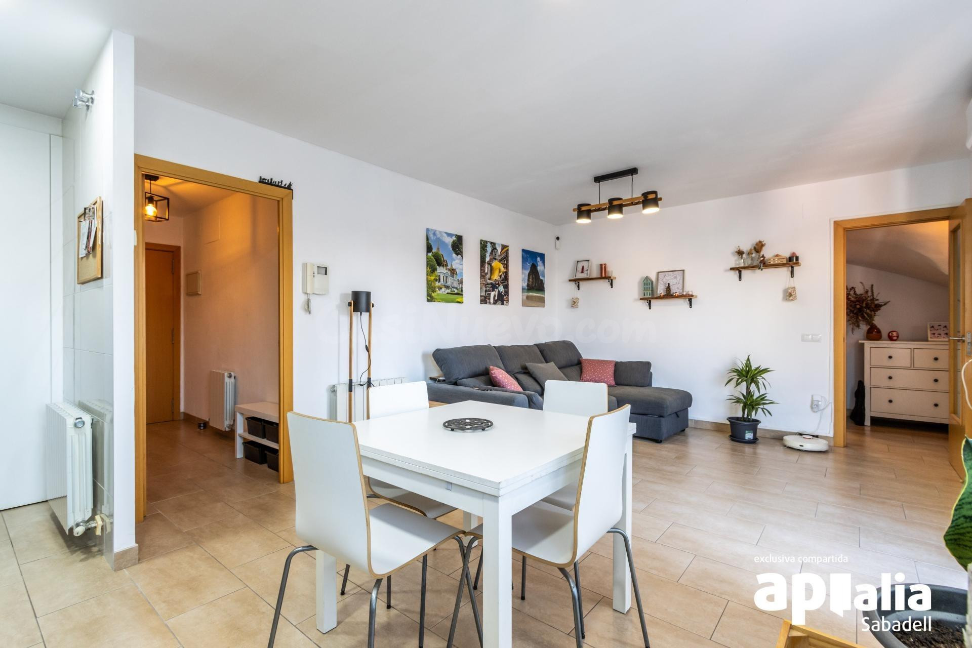 Ático dúplex de 120 m2 con terraza íntima y vistas despejadas — C/ Tres Creus, Sabadell