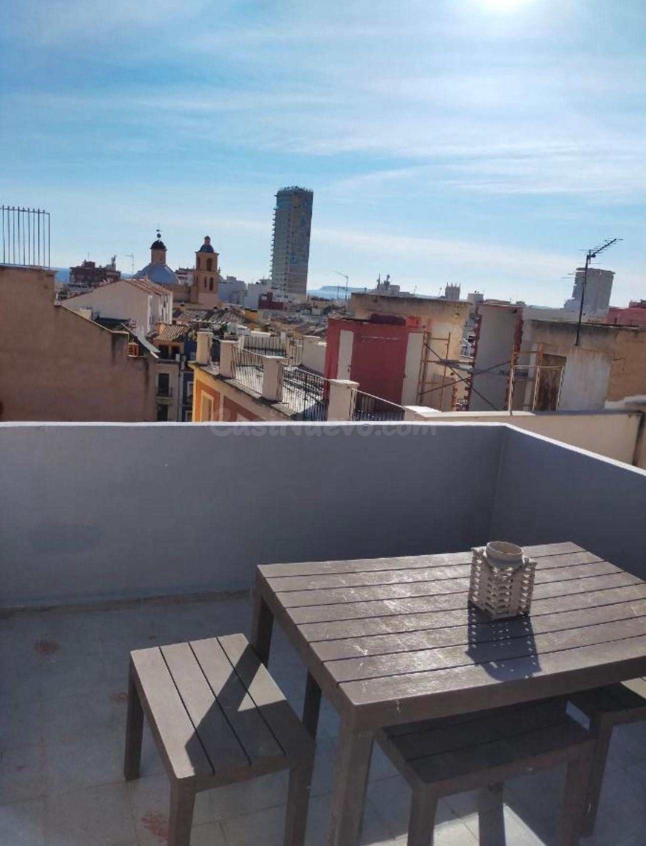 Edificio con licencia turística en el Casco Antiguo de Alicante – 710.000 €