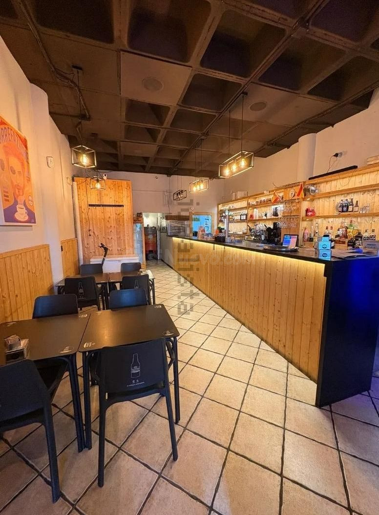 TRASPASO DE EXCELENTE LOCAL COMERCIAL CON ACTIVIDAD BAR Y CON SALIDA DE HUMOS ZONA PLAYA SAN JUAN