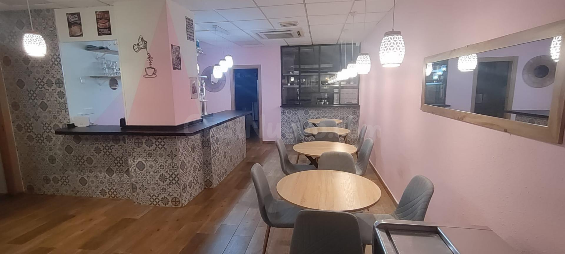 TRASPASO DE EXCELENTE LOCAL COMERCIAL EN CAMPELLO CON ACTIVIDAD RESTAURANTE CERVECERÍA