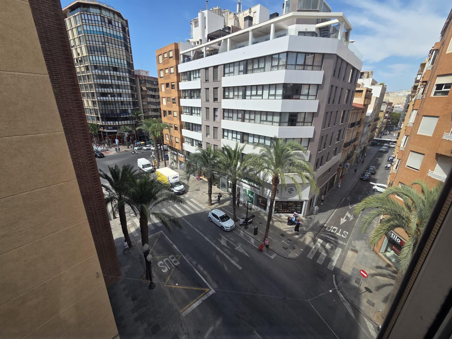 Exclusiva oportunidad en pleno centro de Alicante: dos viviendas independientes dentro de una única propiedad