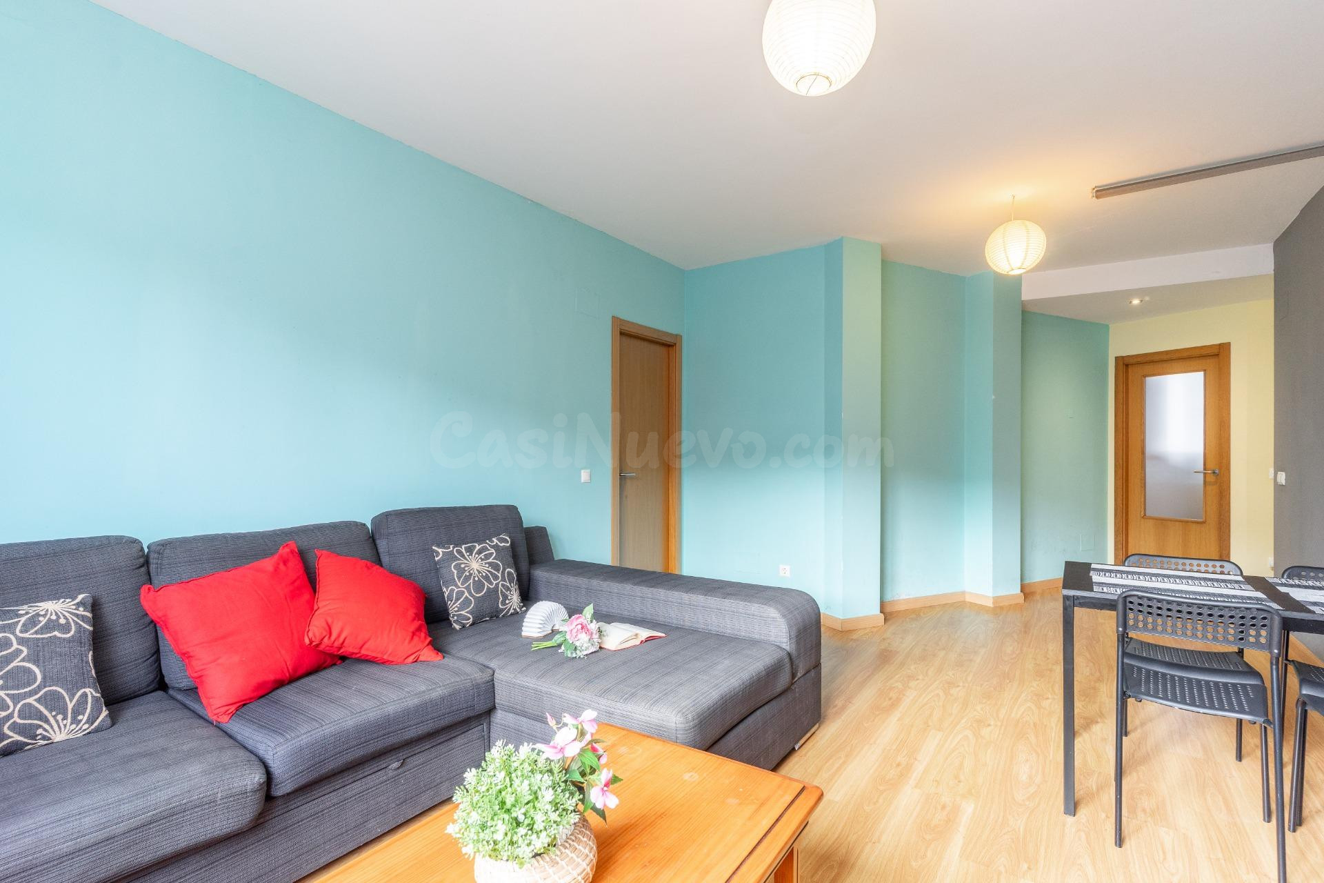 ¡OPORTUNIDAD EN LLANES! Piso Impecable con 2 Terrazas, Garaj - foto 2