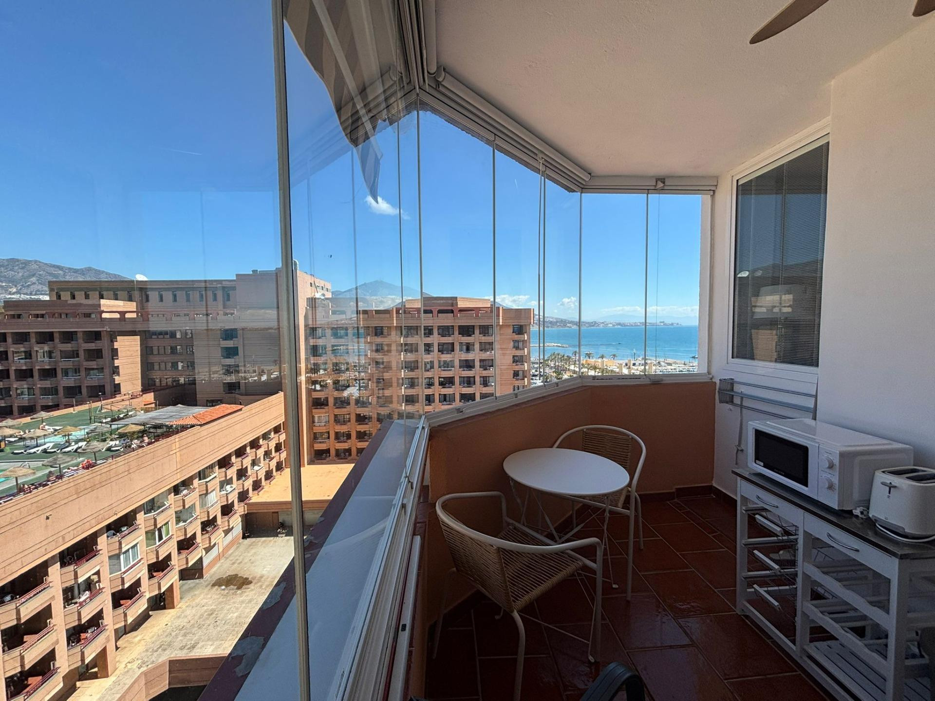 Encantador Apartamento en Fuengirola con Licencia Turística y Vistas al Mar