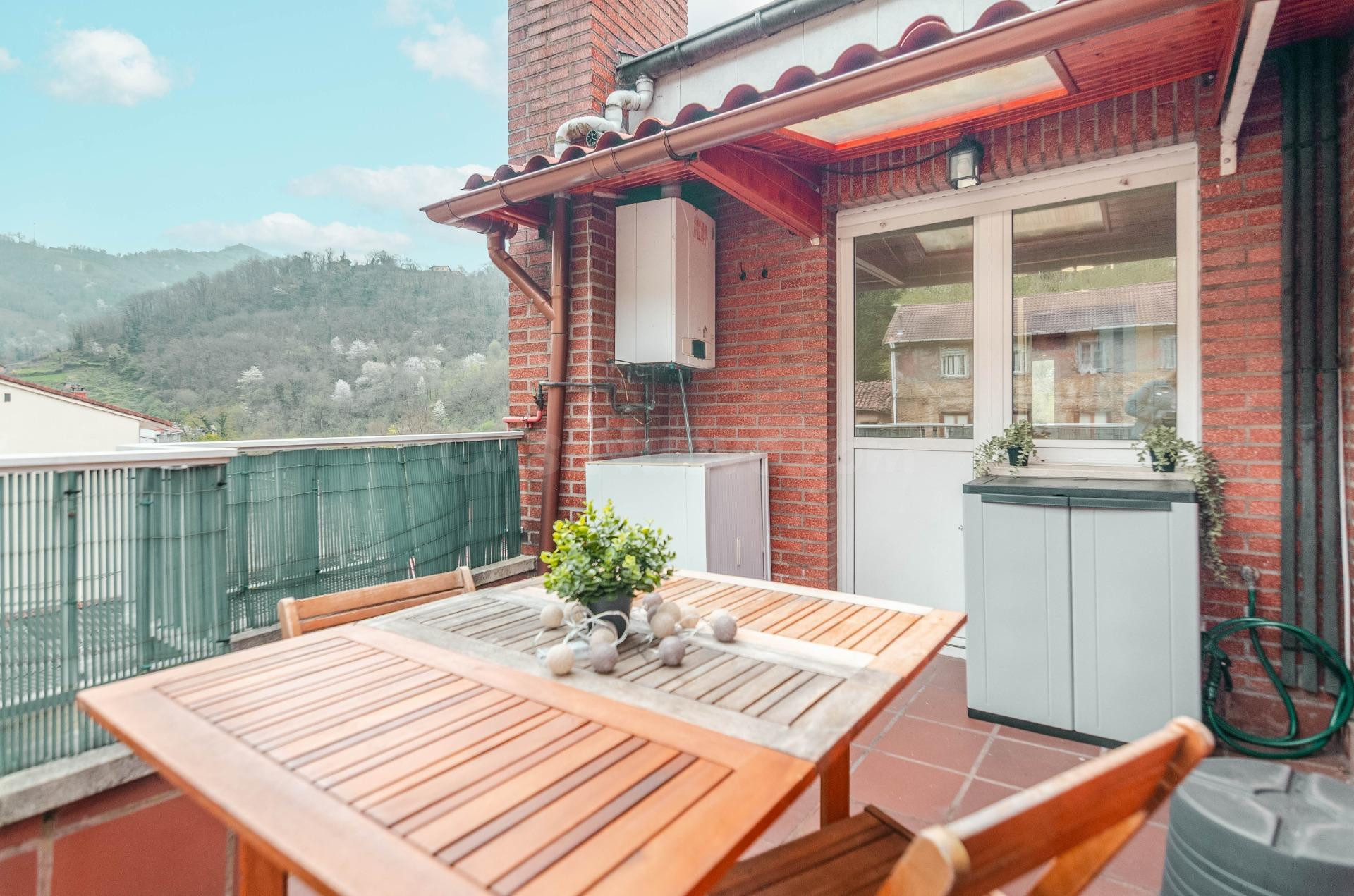 Piso en venta en calle Lago, Turón, con dos cocheras cerrada - foto 3