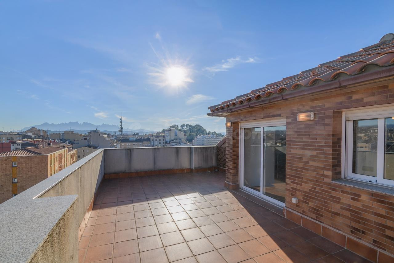 FANTASTICO ÁTICO-DÚPLEX ZONA BASES DE MANRESA