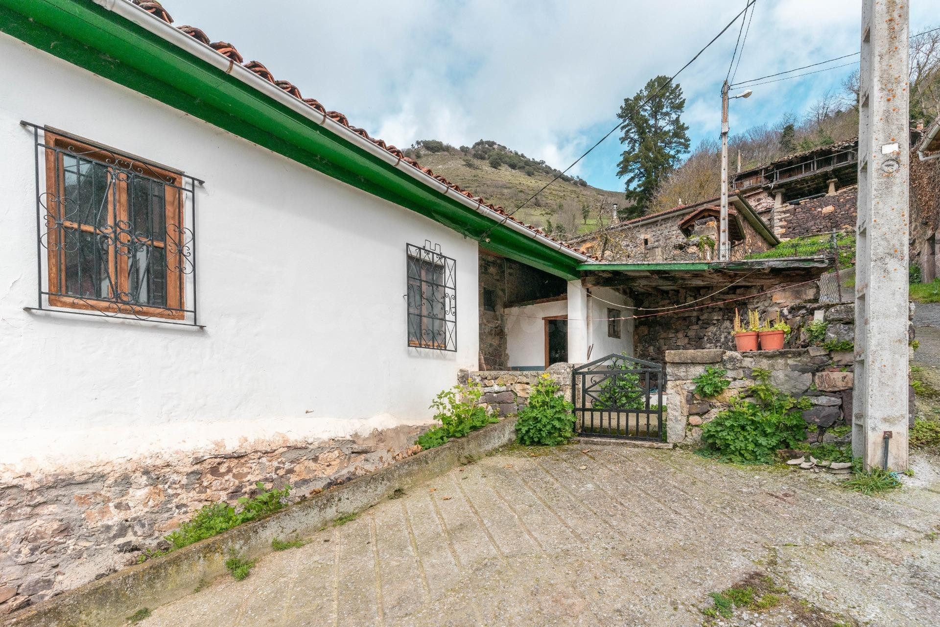 CASA CON TERRENO EN VENTA EN CLAVILLAS (SOMIEDO) - foto 3