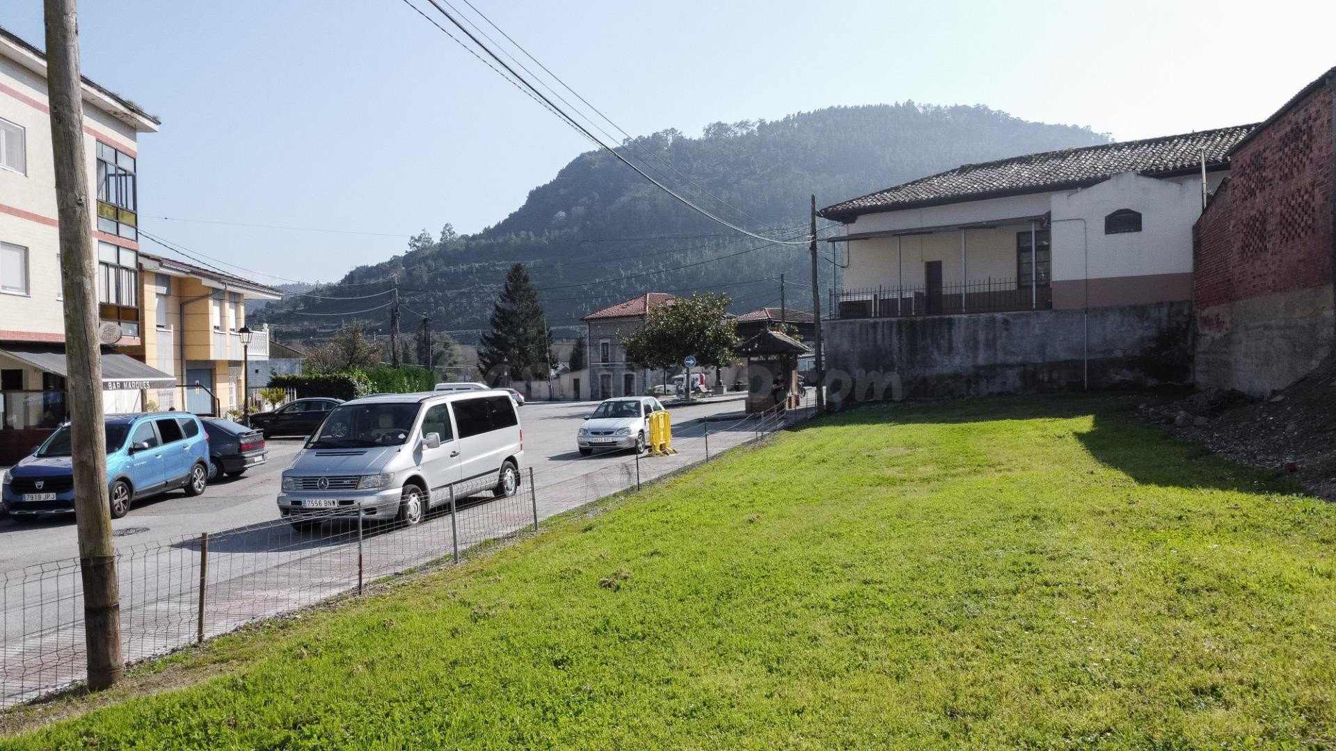 Magnífico solar para una casa a medida con jardín en el cora