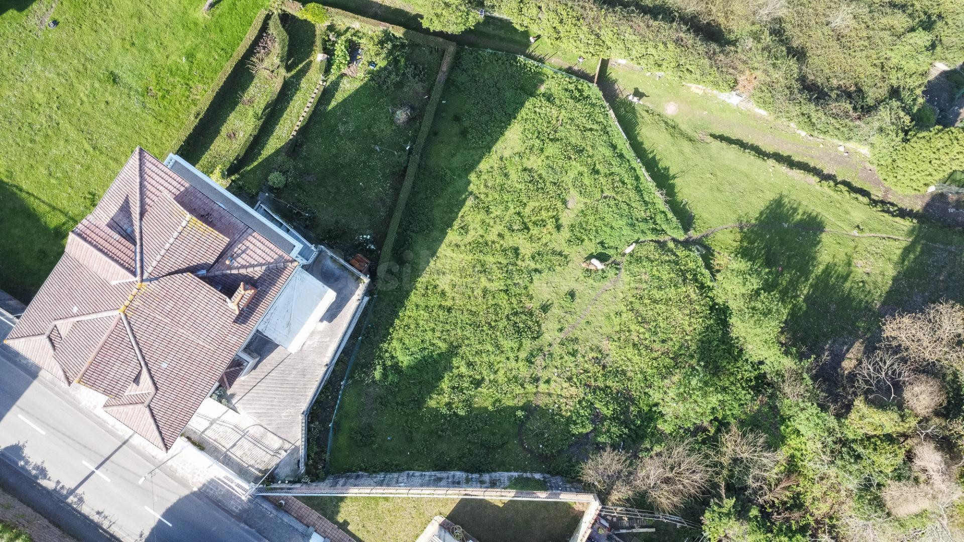 Parcela urbana de 784 m2 para dos chalets adosados con todos - foto 2