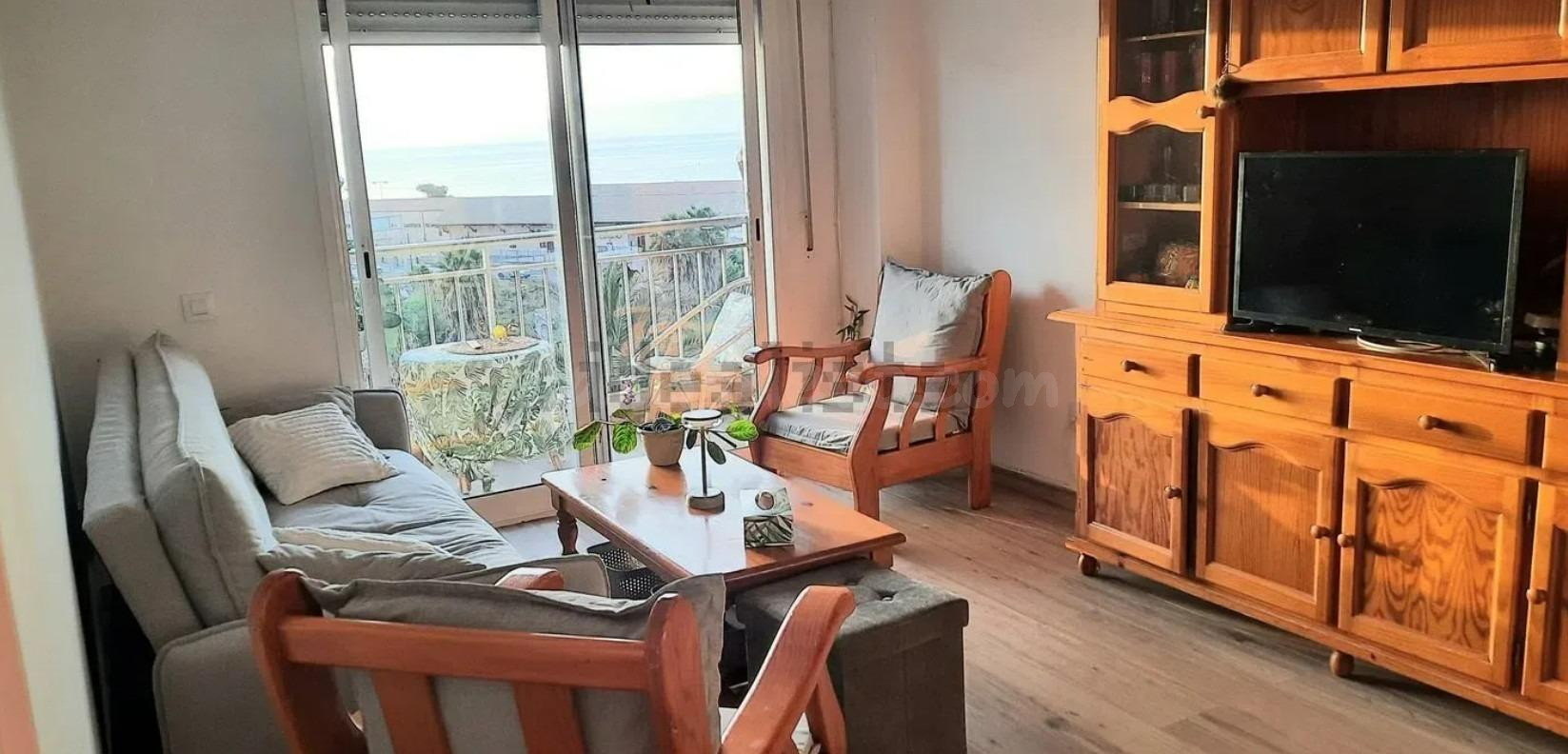 ALQUILER DE EXCELENTE VIVIENDA CON VISTAS AL MAR ZONA RAVAL ROIG