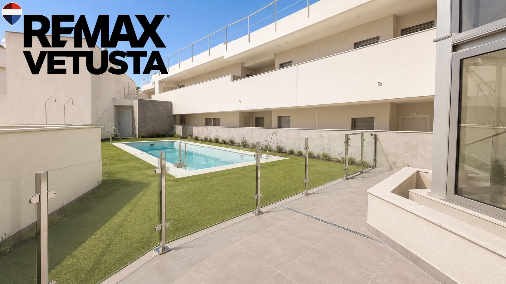 Vivienda nueva en San José con aerotermia, piscina y garaje a menos de 200 metros de la playa