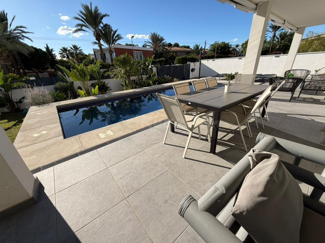 ESPECTACULAR CHALET MODERNO EN PARCELA DE 600 M2 EN LA FONT - foto 3