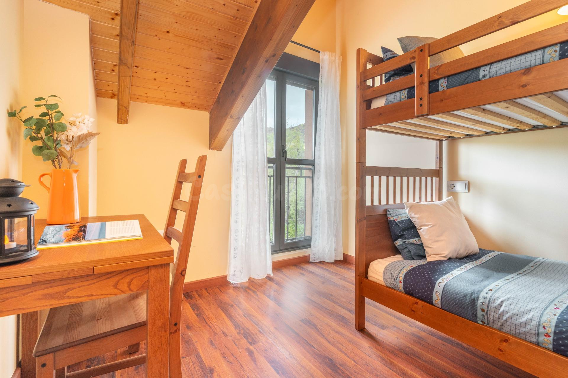 CHALET ADOSADO EN VENTA EN COFIÑAL (PUEBLA DE LILLO) - foto 2