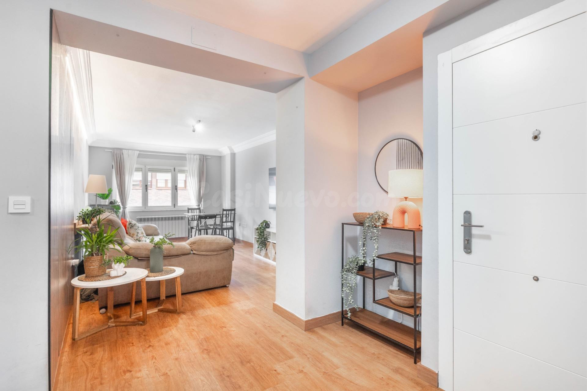 Amplio piso en venta en C/ Ramón Clavería, 36 - foto 3