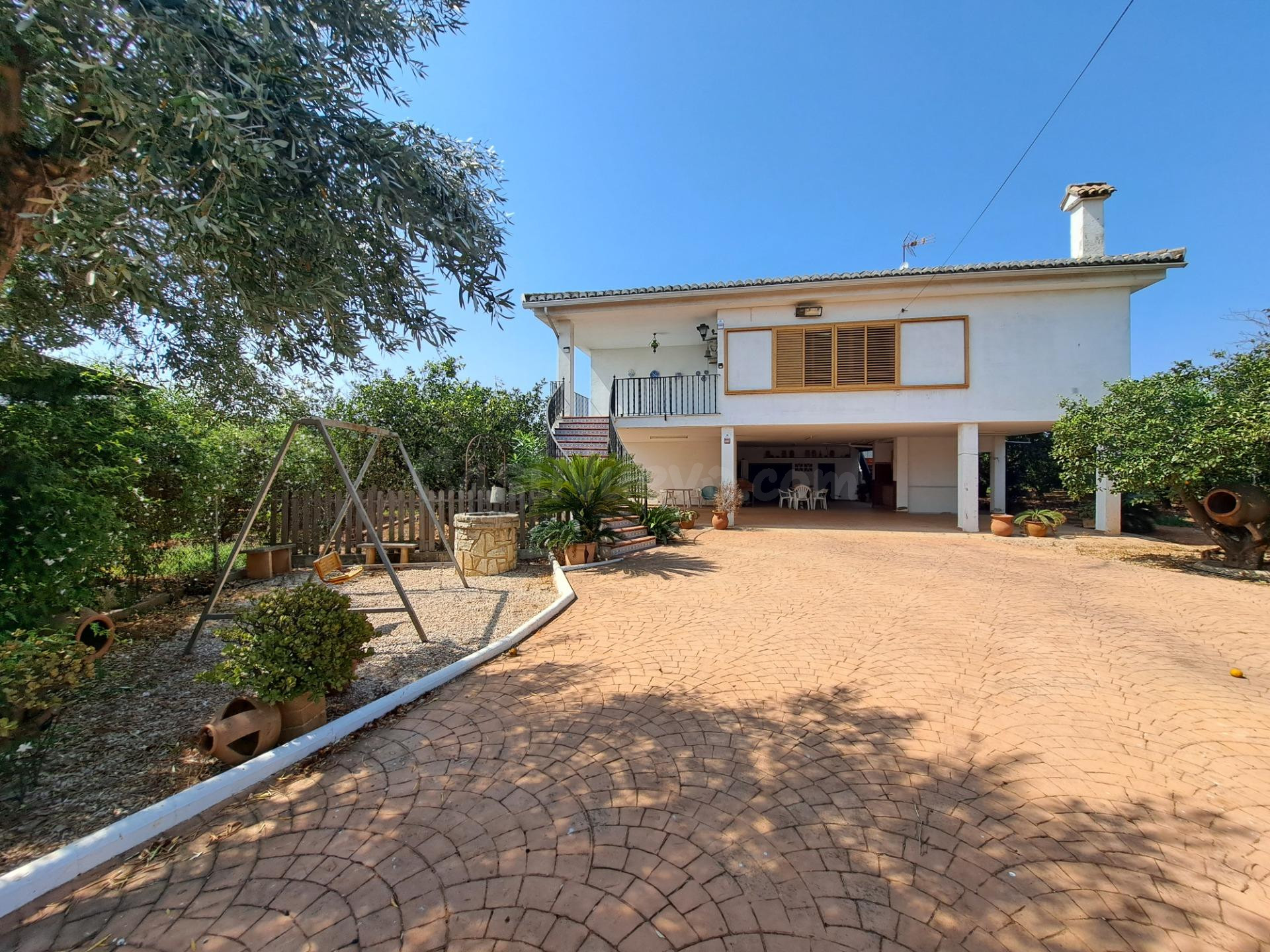 Chalet en venta en la zona del Pla de Corbera (Alzira), con pozo propio y luz eléctrica.