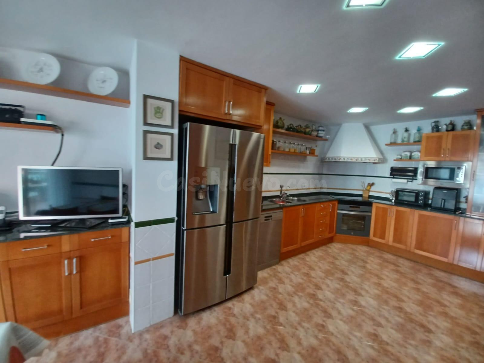 Casa de grandes dimensiones en venta en Pineda de Mar - foto 2