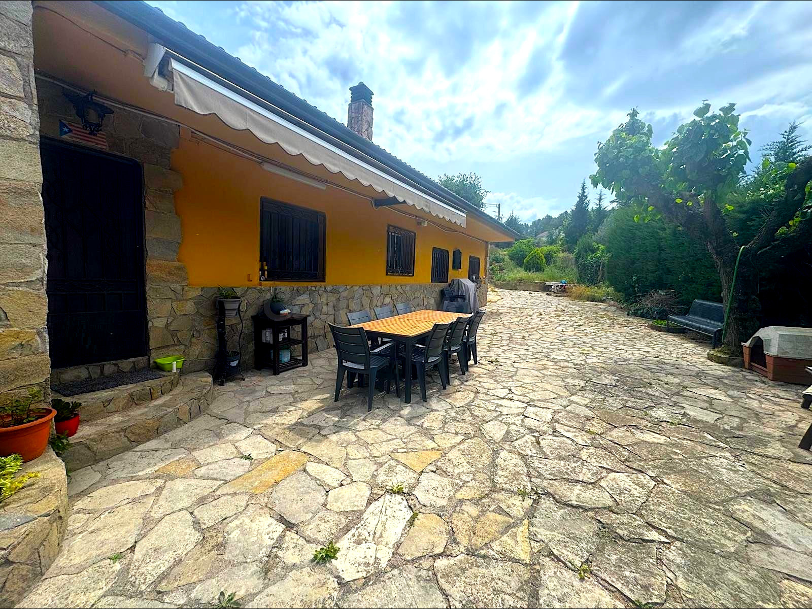 Casa en planta baja y con piscina en parcela de 1250m2