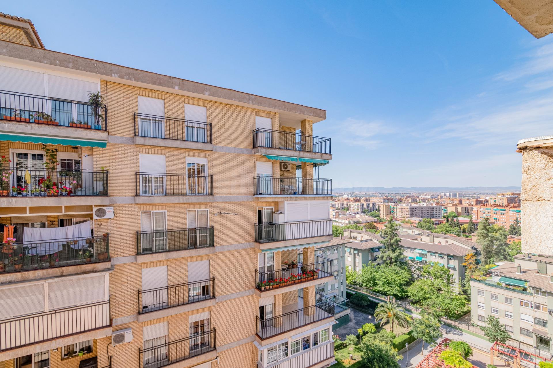 ¡OPORTUNIDAD EN GRANADA CAPITAL CON VISTAS DESPEJADAS – ZONA CERVANTES!