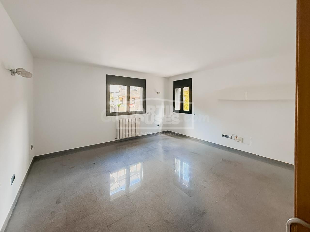 Amplio piso de 3 habitaciones con parking y trastero en el centro de La Massana