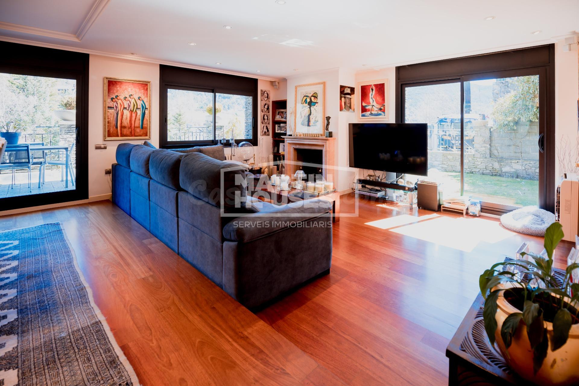 Chalet exclusivo en el centro de La Massana con jardín y ascensor