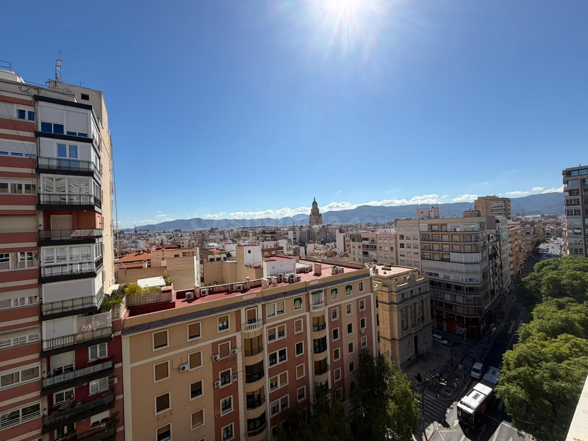 Amplio Piso en Venta en el Corazón de Murcia por €600,000