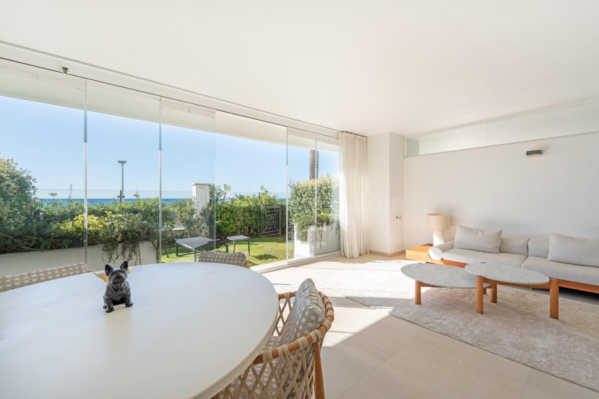 Planta baja en primera línea de playa — Doncella Beach, Estepona