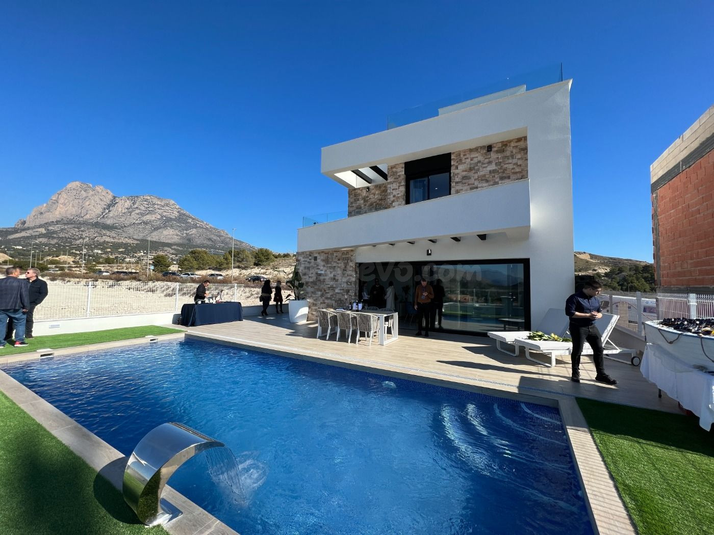 Bonitas villas en el campo de golf y con vistas al mar